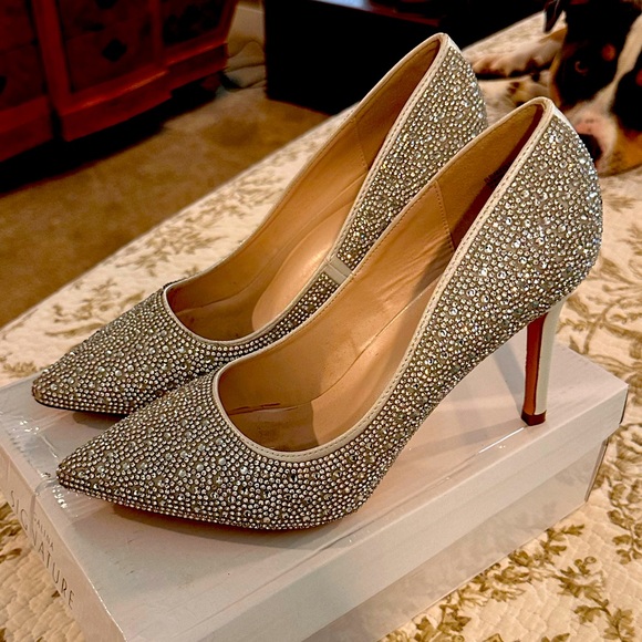 Beautiful Crystal Embellished Pumps - Picture 1 of 3
